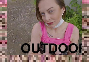 Pandemic outdoor shagging with Mia Rose