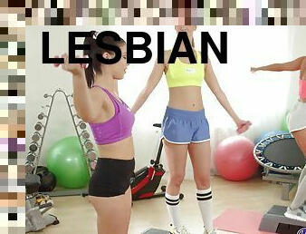 lesbienne, trio, salle-de-gym