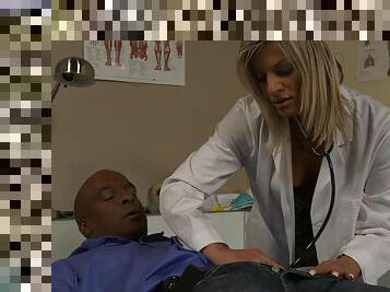 Massive black dick gets pleasured by naughty doctor Klarisa Leone