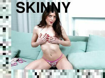 Skinny solo model Rachel Adjani fingers her orgasmic pussy