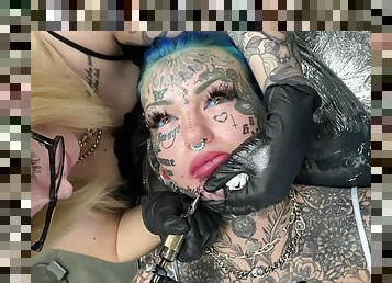 Australian bombshell Amber Luke gets a new chin tattoo