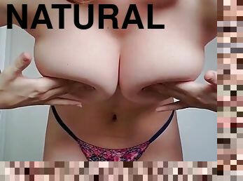 Georgeous babe show off her perfect tits and is trying to turn you on!