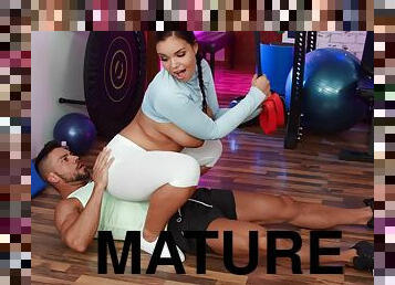 Wild fucking in the gym with chubby mature Latina Sofia Lee