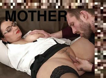 Mother-in-law teaches son-in-law to give pleasure