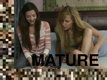 Mature teaches a younger girl how to muff dive - Nicole & Cassie Laine