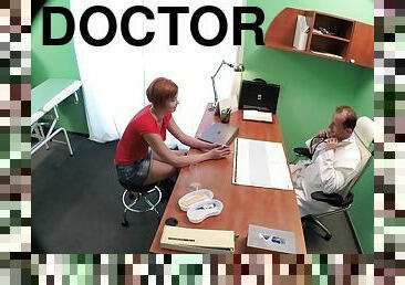 Short haired girl Lucie spreads her legs for her horny doctor