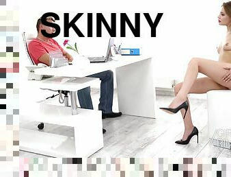 Working rimjob pleasure with skinny brunette Mia Ferrari