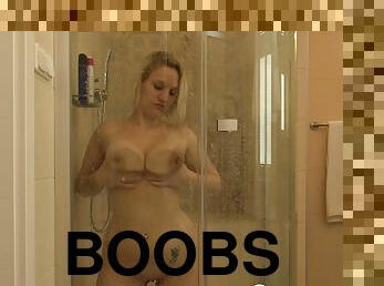 While taking a shower, she will push her boobs and her ass to the glass
