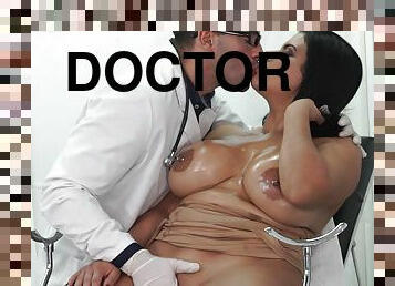 Oiled up chubby Latina gets loads of cum from her doctor