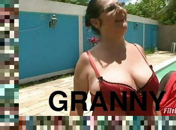 Granny Renata craves to feel a black dick up her gaping pussy