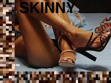 Sexy skinny : 2 pairs of sexy sandals show. 19