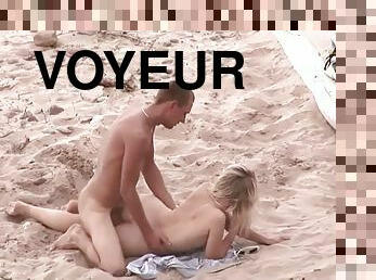 Voyeur catch an amateur couple having sex on the beach