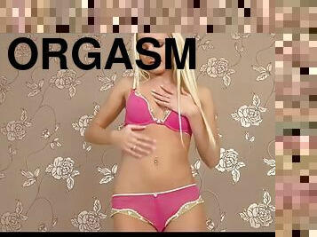 Twistys - hot blonde teen finger fuck herself to orgasm