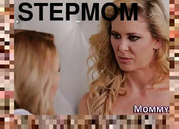 Stepmom tribbing babe