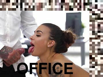 gros-nichons, masturbation, bureau-office, fellation, ejaculation-sur-le-corps, bas, gros-seins, seins, patron, brunette