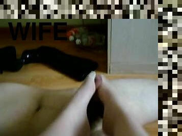 A helpful wife pleases her hubby with a footjob in homemade clip