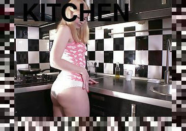 Lolly Small makes her pussy pulsate while being in a kitchen