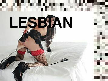 Big ass lesbian Nina Elle moaning while pleasured using sex machine