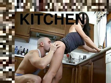 Steamy rimjob for ris Dar in the kitchen by her giving stud