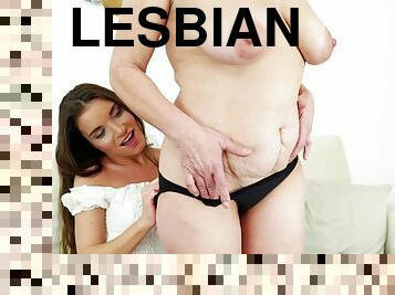 Anita Bellini and Dolly Bee have a nice time during a lesbian fuck