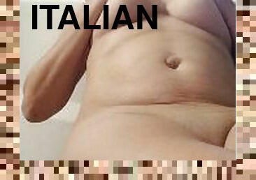 Solo Italian squirts for you
