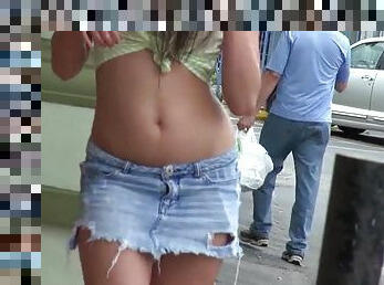 Slutty Babe Exhibits her Stunning Curves on Public