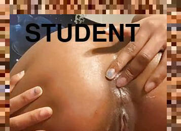 MINI STUDENT IN ANAL