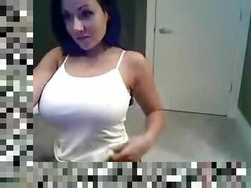 Sexy Brunette With Big Boobs Masturbates for the Webcam