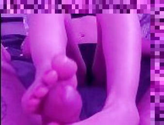 Petite GF 1st footjob / toejob recorded size 35 with cum on toes
