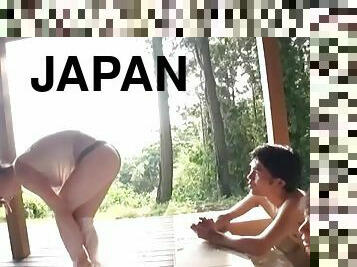 Japanese model strips naked outdoors and relaxes in the cool breeze