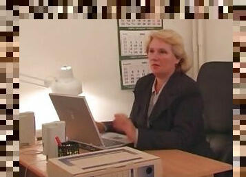 Office affair with an old lady that knows how to suck dick