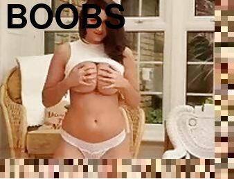 Boobs show