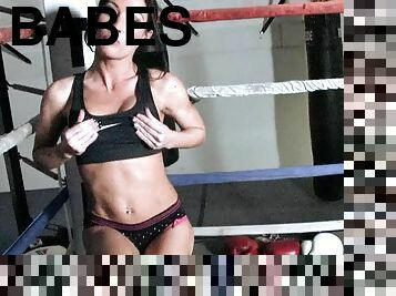 Knock-Out Boxer Babe Masturbates On The Ring As She Rubs Her Clit