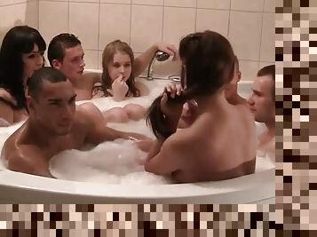 Drunk students have crazy orgy at party