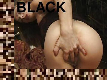 Isabella Stanza is rammed by a big black cock after blowing on it