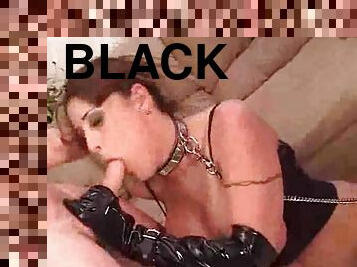 Hot chick in black latex does double anal