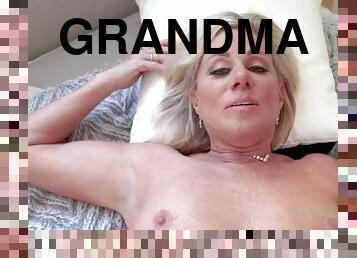 gros-nichons, grand-mère, ejaculation-sur-le-corps, granny, milf, hardcore, jeune-18, blonde