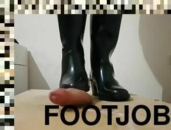 masturbation, ejaculation-sur-le-corps, énorme-bite, hardcore, branlette, pieds, ejaculation, fétiche, branlette-avec-les-pieds, bottes