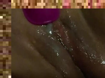 masturbation, orgasme, chatte-pussy, giclée, jouet, ejaculation, rasé, humide, juteuse