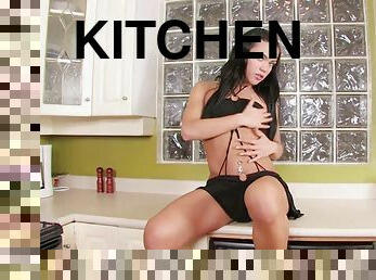 High heels chick on the kitchen counter toying her pussy