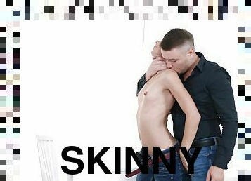 Skinny teen rides boyfriend's big pole in unbelievable modes