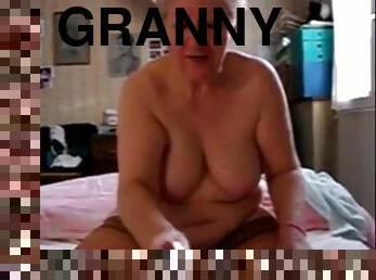 Very old granny handjob and cumshot