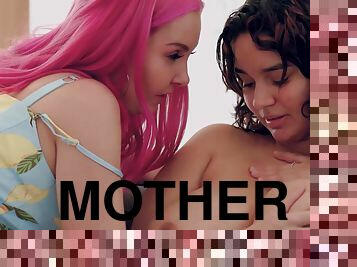 Godmother Seduces Her Teen Niece - Crystal Chase And Aaliyah Love