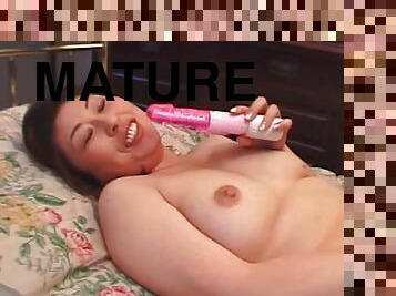 Mature Japanese woman being fucked in a homemade video by her man