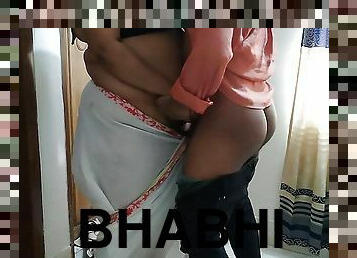 (35 sal Priya Bhabhi Ko chudai Jabardast) ghar jhado lagane ka samay - painful sex