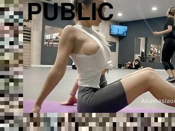 cul, gros-nichons, mamelons, public, amateur, babes, bout-a-bout, fétiche, solo, salle-de-gym