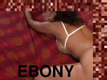 A hard fuck and a cumshot for a sexy ebony babe