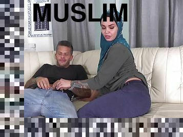 Horny Muslim wife wanted try anal sex