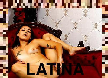 Kinky Latina Papaya Zero moans while pleasuring her wet pussy