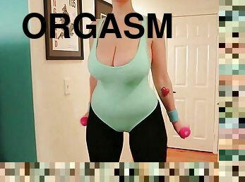 Big Boobed Siri Pornstar Stuffs Her Creamy Cunt To Orgasm!